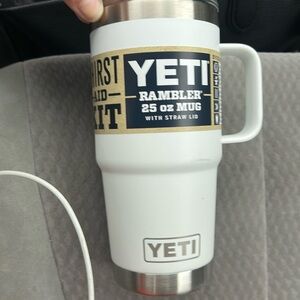 - white color 25oz yeti rambler mug with straw lid